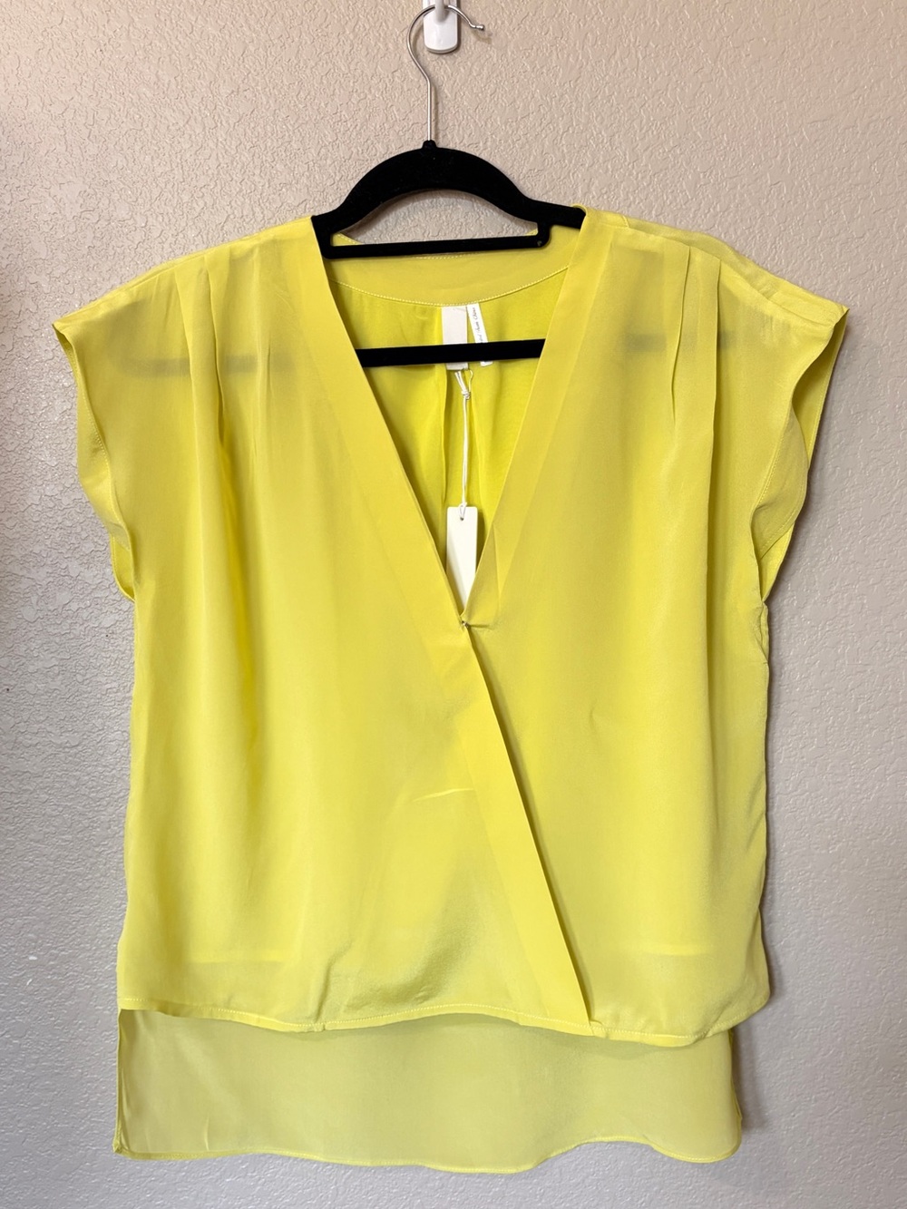 Line & Dot Revolve Top Blouse Silk Yellow Green Size Large NWT